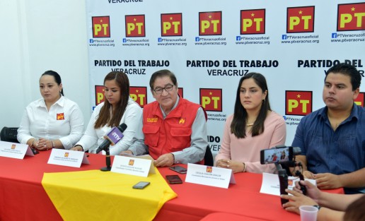 El PT exige al delegado de la PROFECO se ponga a trabajar y sancione a quienes medran con las necesidades de los padres que tienen hijos estudiando. Los precios de uniformes rebasan los mil pesos y los de los útiles escolares son muy caros.