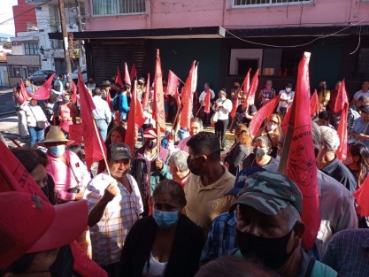 Antorchistas de San Rafael y Xalapa se manifestaron ante Patrimonio del Estado para exigir regularización de lotes que habitan desde hace años. Dicen que desde 2014 iniciaron los trámites, pero responsabilizan a la administración que inició a fines de 2018, del no avance de los mismos.