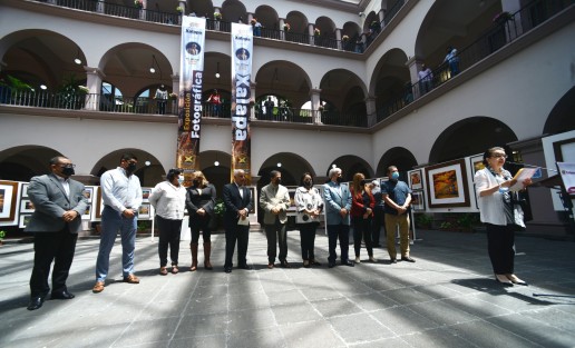 Como en cada administración municipal  el artista gráfico Héctor Montes de Oca montó su expo Xalapa con la presencia de autoridades municipales y de la UX, quienes realizaron el corte de listón en el patio central de palacio Municipal.