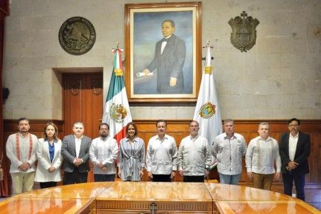  La Comisión Permanente de Prevención del Delito y Participación Ciudadana del Consejo Nacional de Seguridad Pública, encabezada por el gobernador Cuitláhuac García Jiménez, recibió el anteproyecto de creación del Modelo Municipal de Prevención Social de la Violencia y la Delincuencia, en el marco de la Primera Sesión Ordinaria celebrada este martes en Palacio de Gobierno.