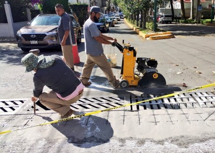 CMAS Xalapa informa de reparación y soldadura de rejilla en avenida Murillo Vidal (por el parque). Tome precauciones.