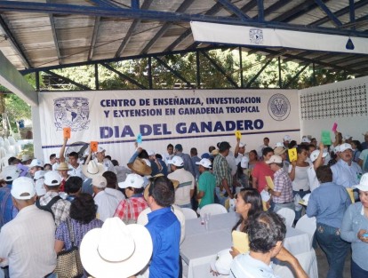 Fernando Livas, representante del Centro de Enseñanza, Investigación y Extensión en Ganadería Tropical dio a conocer que este 19 de agosto se festejó el Día del Ganadero en las instalaciones de El Clarín, en el municipio de Tlapacoyan.