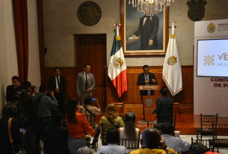 Quienes aún no realicen la cobertura de derechos vehiculares, tenencia y canje de placas anteriores al 2017, así como los ciudadanos con retraso en el pago del Impuesto sobre Nómina, gozarán de beneficios para su regularización, informó el gobernador Cuitláhuac García Jiménez.


