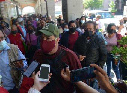 Juan Piedra Moctezuma y colonos de Campo de Tiro, en camino a la reunión 
con alcalde Ricardo Ahued Bardahuil dijo a medios de comunicación que es el mejor alcalde que ha tenido Xalapa. 

