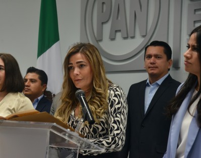 La diputada federal María Josefina Gamboa, en instalaciones del PAN estatal, dijo que algunas escuelas de Veracruz siguen en mal estado, sin red eléctrica, lo que afectará el regreso a clases.