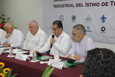 El Centro de Innovación Industrial, se instaurará en la Universidad Tecnológica del Sureste de Veracruz, y trabajarán de manera conjunta y coordinada la Universidad Veracruzana, los Institutos Tecnológicos de Coatzacoalcos, Minatitlán, Las Choapas y Acayucan, así como  las secciones educativas de las representaciones diplomáticas de los países de Canadá y España. 