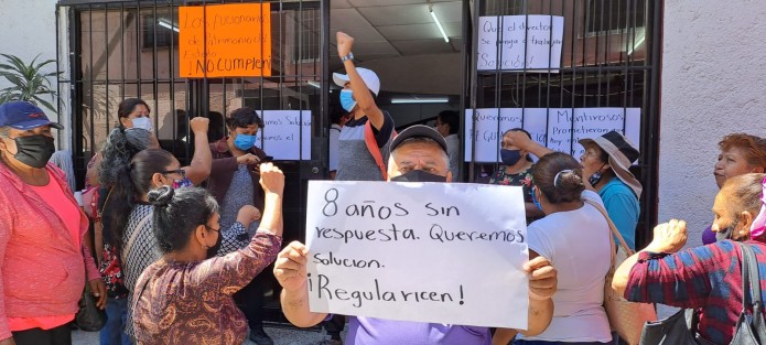Sin embargo el documento no les fue entregado por lo que inconformaron nuevamente contra la dependencia, pues llevan años esperando la regularización.. 