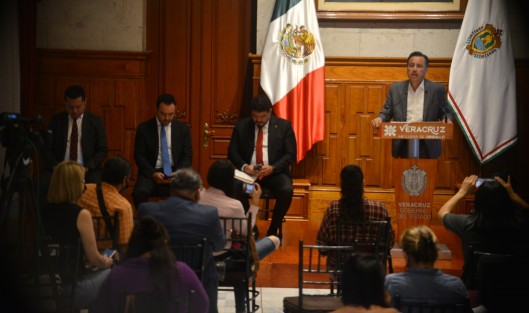 Por el asesinato del exalcalde de Rafael Lucio, José Allan Libreros Alba hay una línea de investigación, misma que se ha fortalecido durante los últimos días confirmó el gobernador de Veracruz, Cuitláhuac García Jiménez.
