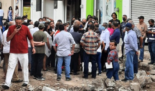 El alcalde de Xalapa, Ricardo Ahued, realizó un recorrido por la obra en las calles Rojano y Nogueira, donde escuchó a los vecinos.  