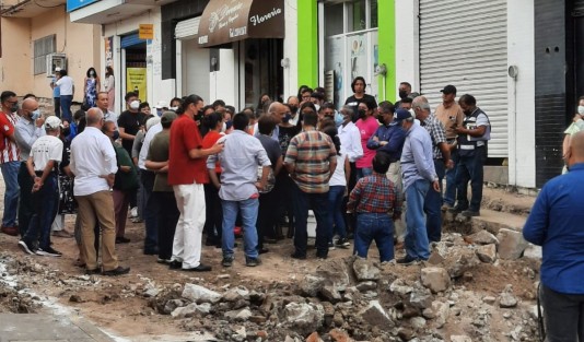 El alcalde de Xalapa, Ricardo Ahued, realizó un recorrido por la obra en las calles Rojano y Nogueira, donde escuchó a los vecinos.  