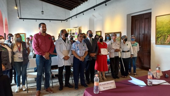 En el marco de las actividades programadas por el mes del Adulto Mayor, el DIF Municipal Xalapa realizó en el Centro Recreativo Xalapeño,  el conversatorio Xalapa de Ayer, con la participación del Cronista de la Ciudad, Vicente Espino Jara, y dos integrantes de los clubes de adultos mayores.