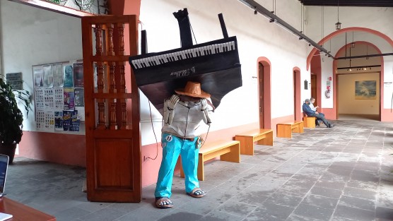 Juanote, obra realizada en el Taller de Artes Populares del Ayuntamiento de Xalapa, realizada en cartón, actualmente engalana los pasillos del Centro Recreativo Xalapeño. Excelente para las selfies. 