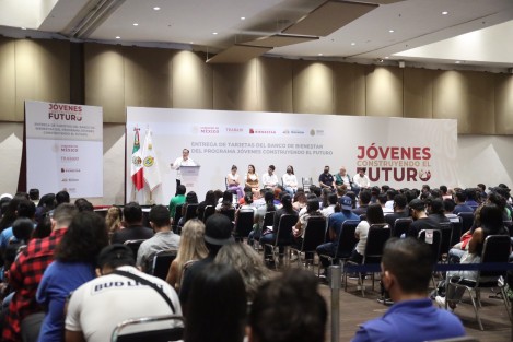Desde la puesta en marcha del programa Jóvenes Construyendo el Futuro (JCF) en Veracruz, 237 mil beneficiarios han tenido la oportunidad de aprender un oficio y desarrollar sus capacidades en el mundo laboral, siendo este año más de 45 mil los inscritos que reciben 5 mil 258 pesos mensuales de manera directa.