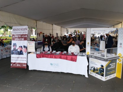 La mañana de este jueves en el parque Juárez se realizó la Feria del empleo en el marco del Día Internacional de la Juventud.
Se ofertaron 500 vacantes laborales con salarios que van desde el mínimo hasta los 15 mil pesos.