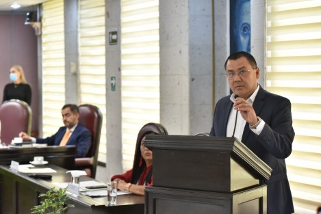 el diputado Othón Hernández Candanedo presentó ante la Diputación Permanente una Iniciativa con Proyecto de Ley de Movilidad y Seguridad Vial para el Estado de Veracruz.

