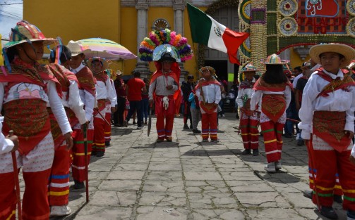Miles de peregrinos se dan cita para celebrar las fiestas al Padre Jesús en Jalcingo, llegan de todos los municipios aledaños y comunidades con gran devoción.