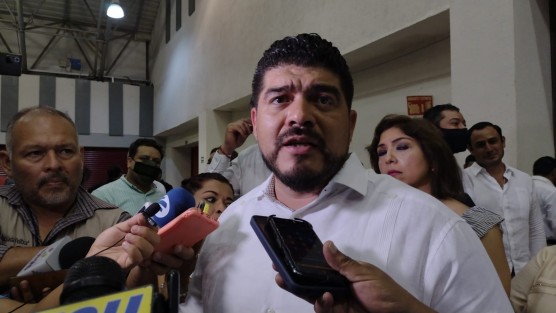 El secretario de Educación, Roberto Zenyazen Escobar García, precisó que más que usar uniformes neutros o que se permitan a alumnos ingresar con el cabello teñido, la prioridad es que todos ingresen a las aulas este próximo lunes 29 de agosto.
