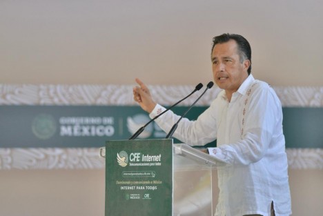  Para asegurar un piso parejo a los veracruzanos y garantizarles el acceso a la tecnología de internet y telefonía móvil, el gobierno de la Cuarta Transformación llevó este servicio a 138 municipios sin cobertura, a través de una inversión superior a los 65 millones de pesos, destacó el gobernador Cuitláhuac García Jiménez.