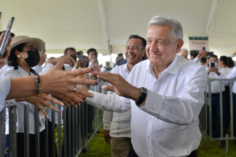 Durante el encuentro con trabajadores de la Comisión Federal de Electricidad (CFE), Iluminando y comunicando a México, Internet para todos, reiteró el compromiso de sumarse a las políticas transformadoras del presidente Andrés Manuel López Obrador. “