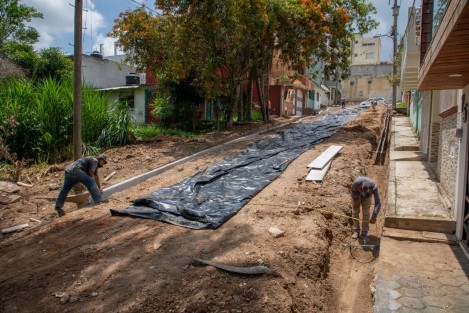 Además de la intervención coordinada entre distintas áreas del gobierno municipal, la responsabilidad social es indispensable para el desarrollo de la ciudad, afirmó el director de Obras Públicas, Guillermo Ávila Devezze.

