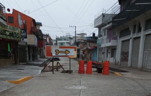 Para contribuir a la movilidad de la población, se reabrió a la circulación vial el primer tramo de la obra de rehabilitación integral de la calle Sayago, de Ávila Camacho a Bustamante, con lo que para el regreso a clases, programado para este lunes, se tendrán más alternativas de tránsito.