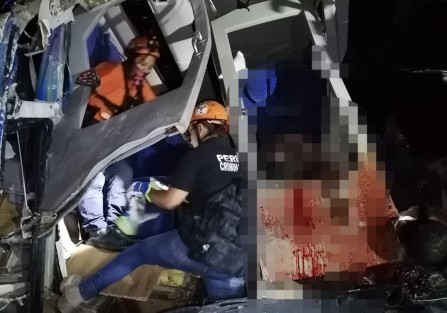 Elementos de Escuadrón Nacional de Rescate participaron en las acciones de atención, rescate y recuperación de personas en el  accidente en el tramo carretero Xalapa-Cardel a la altura de Cerro Gordo, donde un autobús ADO se impactó contra un tráiler cargado con block. Al menos tres personas murieron.