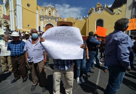 Por unos momentos los inconformes bloquearon la circulación  en la calle Enríquez, para luego retirarse. Durante su conferencia de prensa, el Gobernador Cuitláhuac García, dijo que desde hace dos años hay diálogo con CONAGUA.