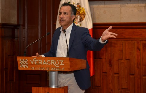 El gobernador Cuitláhuac García Jiménez afirmó que la Torre Orgullo Veracruzano albergará dependencias estatales y se busca evitar la continuidad de rentas elevadas por los inmuebles que ocupan algunas dependencias estatales, por lo que con esta obra, junto con el edificio de la CAEV y SEDEMA, se lograrán ahorros por el orden de 10 millones de pesos mensuales.