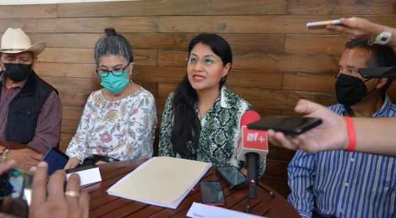 La representante del Barzón en Veracruz, Teresa Carbajal, dijo que un Juez Federal otorgó suspensión provisional del descuento que el IMSS realizó ilegalmente a la pensión jubilatoria de una doctora, por concepto de pensión alimenticia a favor de un agiotista. 