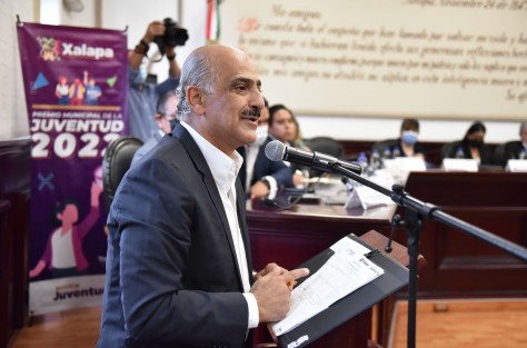 Durante la Sesión Solemne de Cabildo en que se entregó el Premio Municipal de la Juventud, el alcalde Ricardo Ahued manifestó que su gobierno está comprometido en dejar un legado de bienestar y trabajo realmente transparente.
