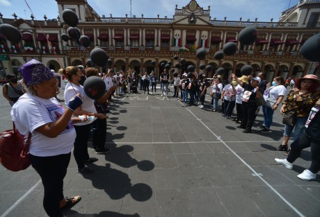 Como cada año, diversos colectivos de búsqueda realizan manifestaciones este día para exigir al gobierno que cesen las desapariciones y, sobre todo, que se agilicen las investigaciones por parte de la Fiscalía General del Estado (FGE) para dar con el paradero de quienes aún no han sido localizados.