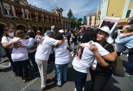 Como cada año, diversos colectivos de búsqueda realizan manifestaciones este día para exigir al gobierno que cesen las desapariciones y, sobre todo, que se agilicen las investigaciones por parte de la Fiscalía General del Estado (FGE) para dar con el paradero de quienes aún no han sido localizados.