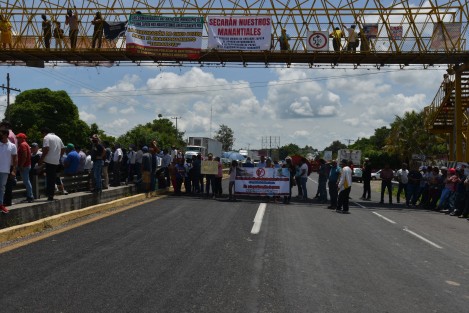 Protestaron contra  la perforación de pozos de agua para favorecer al fraccionamiento Terranova  autorizado por la Comisión Nacional del Agua y según ellos por el Ayuntamiento a cargo de Erick Ruiz Hernández que recién inició este año. Se presume que son 5 las concesiones para dicho fin, lo que perjudicaría a los manantiales ubicados entre El Chico-Lencero-Paso Ladrillo.