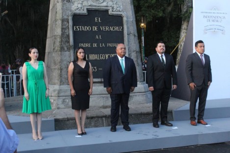 Curiosamente, en la Guardia de la Secretaría de Gobierno, no hubo la tradicional ofrenda floral, será por haber madrugado y no encontrar dónde comprarla, o por la pobreza franciscana. 