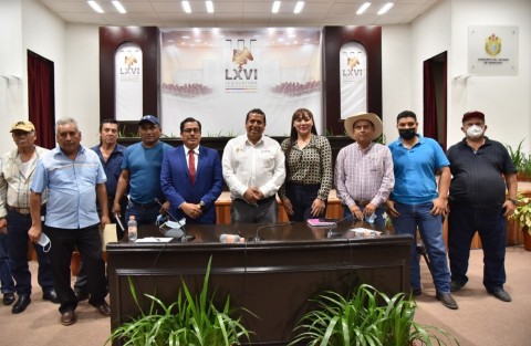 En seguimiento a la reunión celebrada el pasado 29 de agosto, la Comisión Permanente de Desarrollo Agropecuario, Rural y Forestal de la LXVI Legislatura, sostuvo un encuentro con el titular de la Secretaría de Desarrollo Agropecuario, Rural y Pesca (Sedarpa), Evaristo Ovando Ramírez, y productores de chayote de las regiones de Actopan, Coscomatepec e Ixtaczoquitlán, en el que fueron revisadas las necesidades y requerimientos que enfrenta el sector para mejorar la producción.

