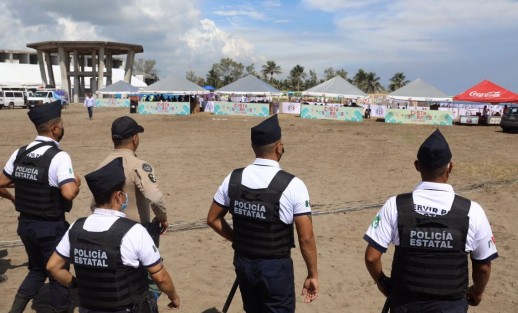  Mediante una fuerza operativa de 112 elementos del orden y la coordinación con autoridades federales y municipales, el Gobierno estatal garantiza la tranquilidad de los asistentes al Costa Esmeralda Fest, al atender y reducir las situaciones de riesgo que pudieran existir durante el fin de semana.
