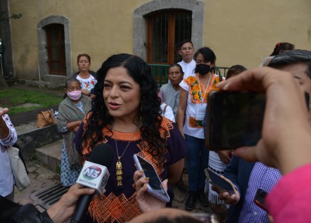 La secretaria de Cultura del Gobierno de la Republica, Alejandra Frausto Guerrero, destacó la instalación del Palo Volador en la ex residencia oficial de Los Pinos, que anteriormente era de acceso limitado al público.