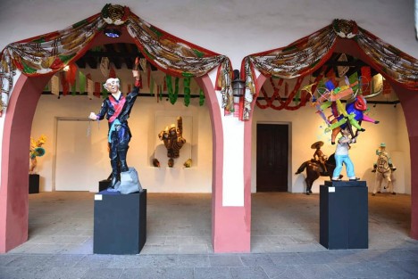 Para mostrar la riqueza y creatividad de dos grandes manifestaciones de la cultura popular mexicana, la noche de ayer viernes 2 de septiembre se inauguró la muestra de piñatería y lucha libre ¡A darle, esto es México!, en el Centro Recreativo Xalapeño. 