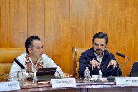 El director general del Instituto Mexicano del Seguro Social (IMSS), Zoé Robledo, y el gobernador de Veracruz, Cuitláhuac García Jiménez, revisaron el proceso para instalar la mesa de transición e implementar el Plan de Salud IMSS-Bienestar en la entidad, así como las principales brechas en materia de infraestructura, personal de salud, medicamentos y material de curación, y regularización de trabajadores.

 