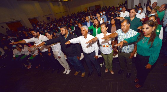 El regidor Daniel Fernández Carrión rindió protesta como Presidente de la Asociación de Regidores del PVEM en el Estado. Asistieron Javier Herrera Borunda, el alcalde Ricardo Ahued, la dirigente estatal Eleaney Sesma, diputados locales y federales así como alcaldes en el estado del partido verde. (Fotos:RIGOBERTO SUÁREZ)