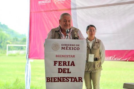 Todos los Centros de IMSS-Bienestar tendrán cobertura del Programa Emergente para brindar atención médica y medicinas gratuitas, informó el Delegado de Programas para el Desarrollo, Manuel Huerta Ladrón de Guevara, quien manifestó que esta acción corresponde a la federalización del sistema de salud que se hará en Veracruz y otras entidades.