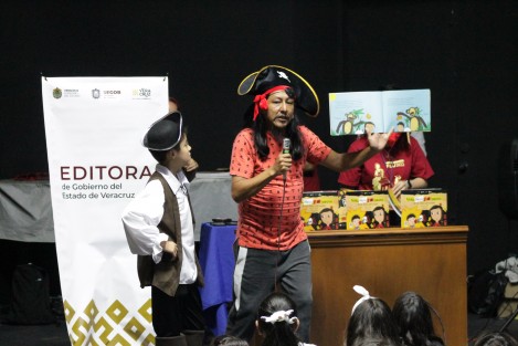 En actividades de la Feria del Libro Universitario (FILU) 2022 dirigidas a niños y niñas, se llevó a cabo la presentación del libro Vale, Max y el tesoro de los datos personales, de Martín Corona,con ilustraciones de Aletia Valdés, coeditado por la Editora de Gobierno del Estado de Veracruz y el IVAI, con el cual se trata de enseñar la importancia de no compartir información personal a desconocidos a través de medios electrónicos.