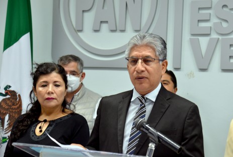 El dirigente estatal del Partido Acción Nacional (PAN), Federico Salomón Molina, reveló que tres exalcaldes de este organismo político fueron presionados por el crimen organizado para que les otorgaran espacios en la administración municipal. 