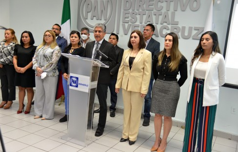 El dirigente estatal del Partido Acción Nacional (PAN), Federico Salomón Molina, reveló que tres exalcaldes de este organismo político fueron presionados por el crimen organizado para que les otorgaran espacios en la administración municipal. 