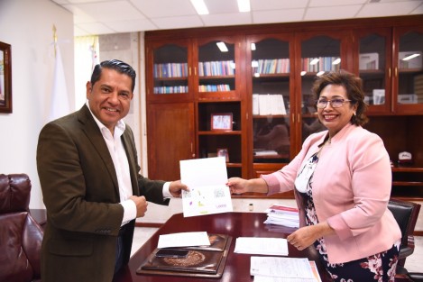 El presidente de la Comisión Permanente de Vigilancia de la LXVI Legislatura de Veracruz, diputado Luis Arturo Santiago Martínez, recibió, de la titular del Órgano de Fiscalización Superior del estado (Orfis), auditora Delia González Cobos, el informe de seguimiento a la situación que guardan las observaciones, recomendaciones y acciones promovidas de la Fiscalización Superior de las Cuentas Públicas 2019 y 2020.