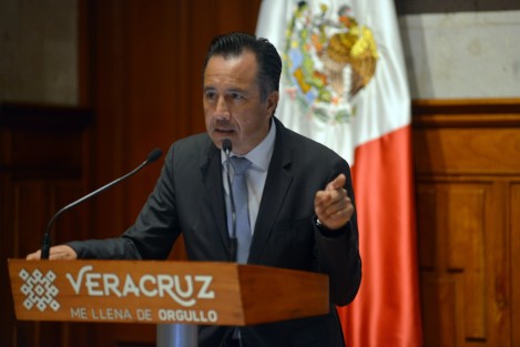 El mandatario estatal, Cuitláhuac García Jiménez, informó que se analiza en qué se gastará el ahorro de 150 millones de pesos derivado de la disminución de prerrogativas a partidos políticos en un 50 por ciento.