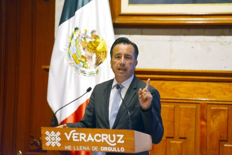 Es un amparo que no lo sacará de la cárcel, así se refirió el gobernador Cuitláhuac García Jiménez, luego de que un juez federal otorgó una suspensión definitiva al exFiscal Jorge Winckler Ortiz, quien  se encuentra detenido por cargos de tortura y desaparición forzada. 
