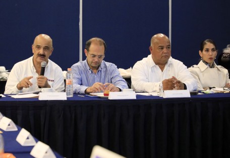 ara prevenir el delito y agilizar la atención a emergencias, el Ayuntamiento entregará 500 alarmas vecinales en diversas colonias de la ciudad, de acuerdo con el programa presentado ante integrantes del Consejo Civil de Xalapa durante la 38 Mesa de Seguridad y Justicia de este organismo.

