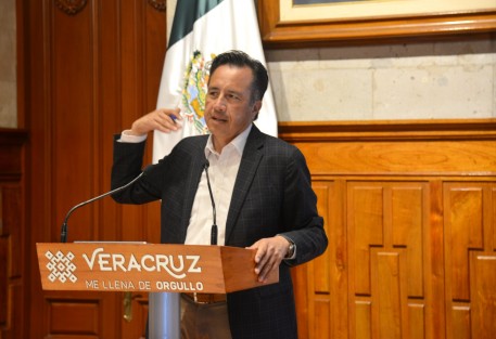 Con el incremento en la producción de granos básicos, Veracruz respalda la estrategia de autosuficiencia alimentaria impulsada por el Gobierno federal para mitigar la inflación, gracias al acompañamiento de 500 técnicas y técnicos en escuelas campesinas, afirmó el gobernador Cuitláhuac García Jiménez. 

