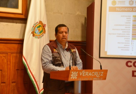El titular de la Secretaría de Desarrollo Agropecuario, Rural y Pesca, Evaristo Ovando Ramírez, comentó que se han establecido mil 347 escuelas campesinas en igual número de localidades de 208 municipios, como acompañamiento a 28 mil 591 pequeños productores y productoras, cumpliendo con el 90 por ciento de la cobertura programada.